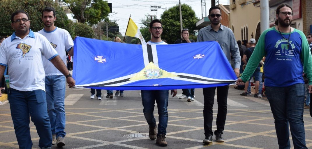Imagem da notícia: Vereador Laerte participa do desfile da cidade