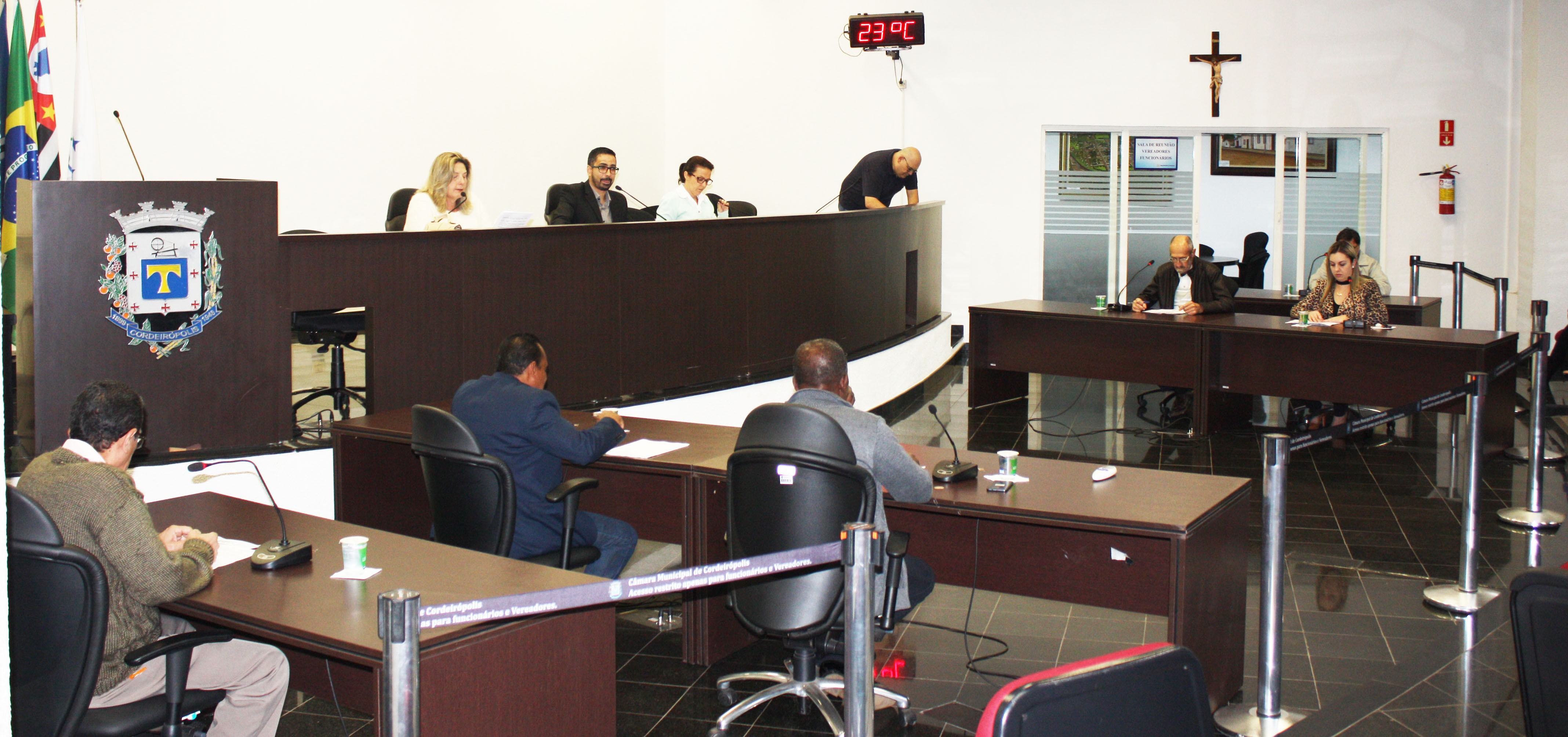 Imagem da notícia: Sessão recebe requerimento e indicações para discussão e aprovação