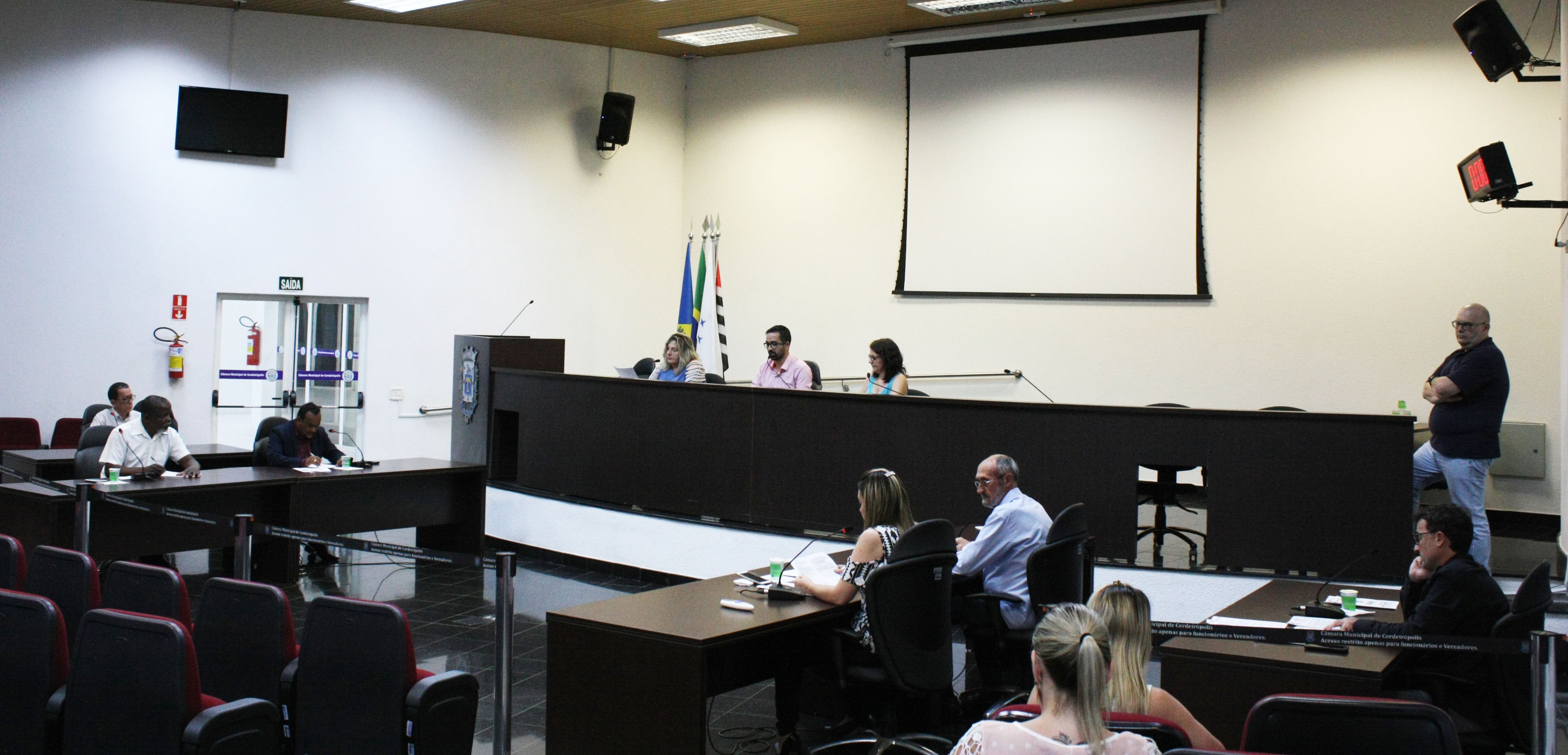 Imagem da notícia: Projeto que cria programa "Anjo da Guarda da Mulher" é aprovado