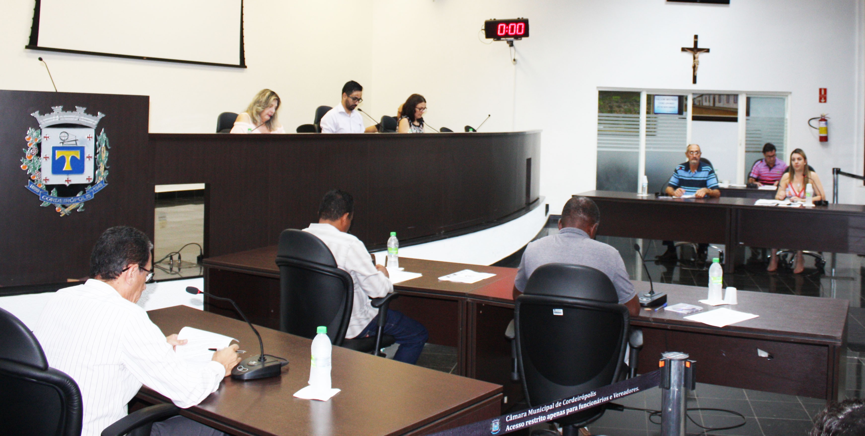 Imagem da notícia: Vereadores aprovam projeto de crédito para infraestrutura de estrada 